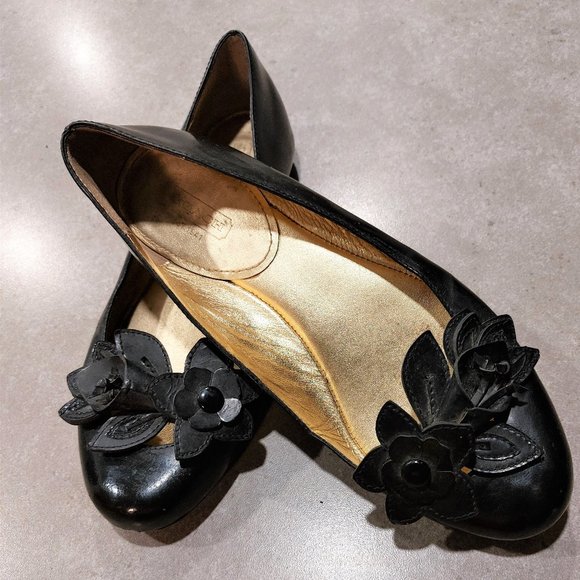 Coach Shoes - COACH "Chrisan" Women's 3D Leather Florals Ballet Flat Shoes - Black - Size 7B